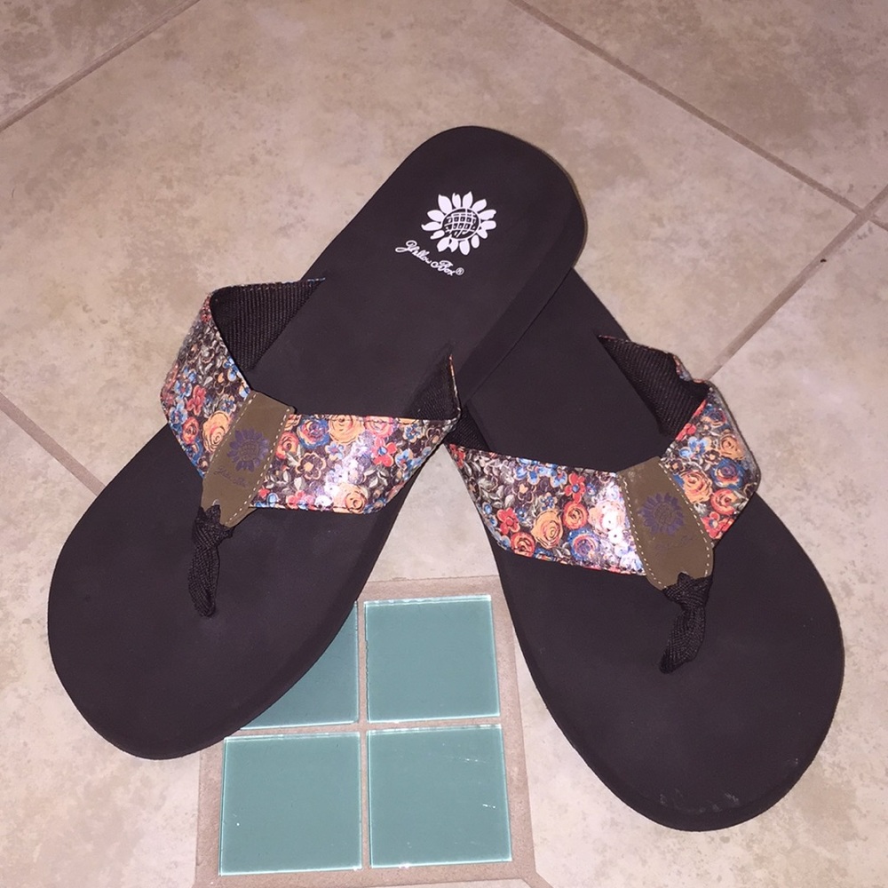 NWOT Yellow Box Flip Flops